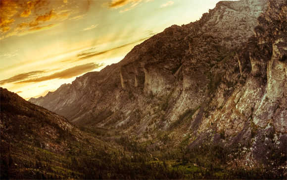 Levé du soleil dans le canyon
