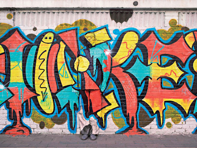 liu-bolin-art-hi-res-hide-in-the-city-china-camouflage-painting-25