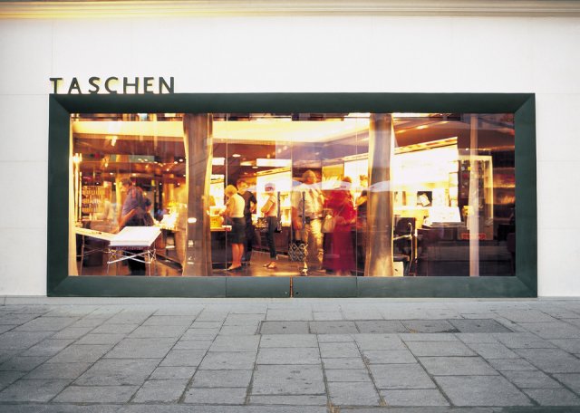 taschen_store_paris_01