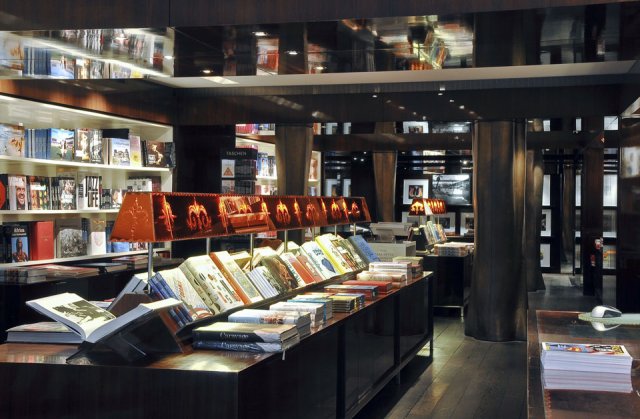 taschen_store_paris_02